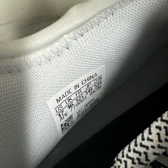 Adidas Pro Boost Low - men’s size 17 - Picture 2 of 2